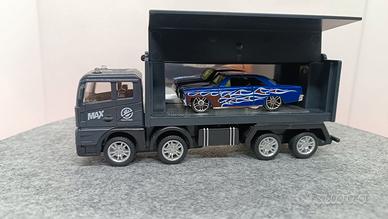 Camion espositivo con muscle cars