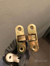 19 Cerniere per porte interne a scomparsa
