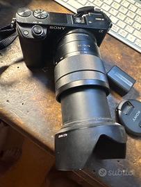 Fotocamera Sony Alpha 6000 + obiettivo Zeiss 15-70