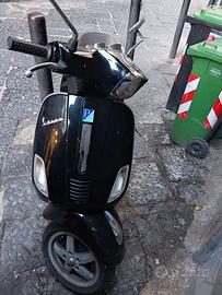 Vespa125s