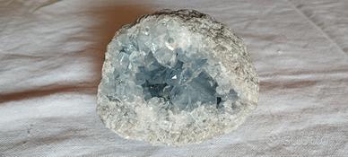 Geode cristalli di Celestina azzurra (Madagascar)