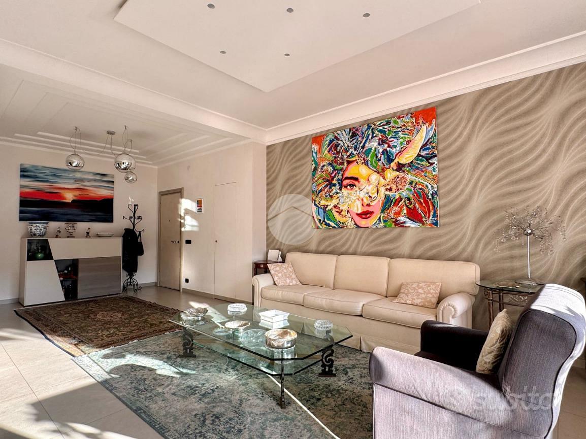 Apartment in Napoli, Chiaia, Municipalità 1 - Altro