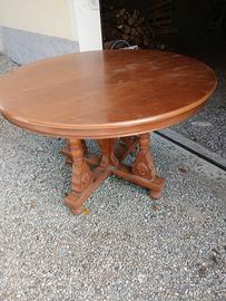 Tavolo in legno rotondo