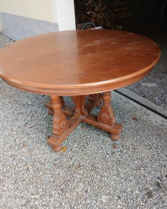 Tavolo in legno rotondo