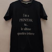 T-shirt nera con scritta simpatica Tg. S / 12 anni