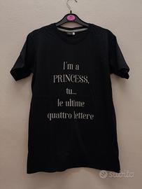T-shirt nera con scritta simpatica Tg. S / 12 anni