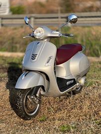 Piaggio Vespa 300 GTS