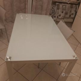 Tavolo in vetro