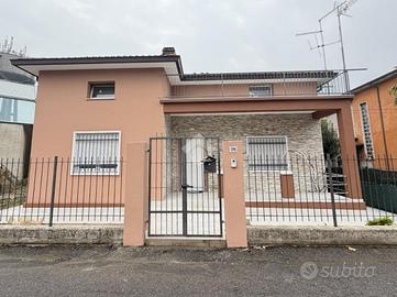 VILLA SINGOLA A OSIO SOPRA