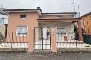 VILLA SINGOLA A OSIO SOPRA