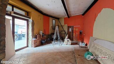 Provinciale, locale commerciale con 2 luci