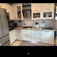 cucina completa con cornice 