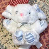 Coniglietto di peluche.