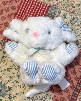 Coniglietto di peluche.