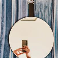 Specchio rotondo da parete con laccio in pelle