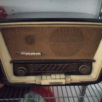 Radio antica pezzo da antiquariato