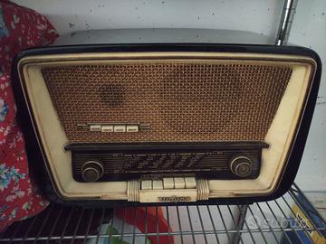 Radio antica pezzo da antiquariato