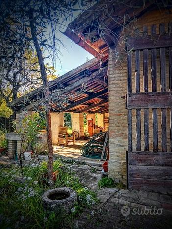 Casa di campagna con terreno agricolo