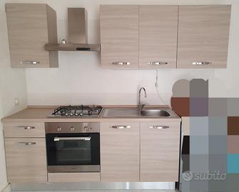 Cucina, madia, pensili