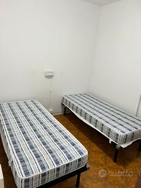 2 letti singoli : rete + coprirete+materasso