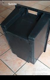 casse nere in plastica con maniglie