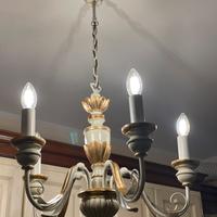 Lampadario a 5 luci in metallo foglie e candele