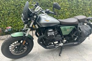 Moto Guzzi V9 bobber centenario