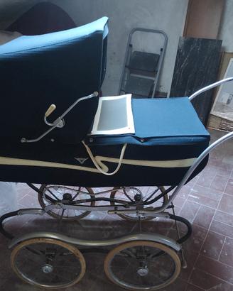 Carrozzina d'epoca 