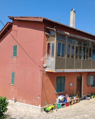 3 LOCALI A GALLICANO NEL LAZIO