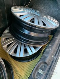 Cerchioni in ferro con copricrchioni originali