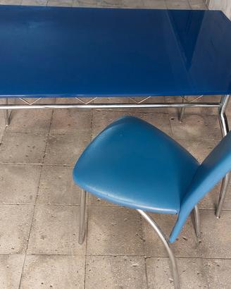Scrivania in vetro blu e metallo 