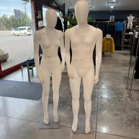 Manichini per uomo e donna