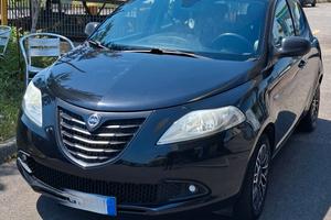 Lancia Y momo