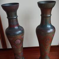 Vasi indiani  in ottone cesellati