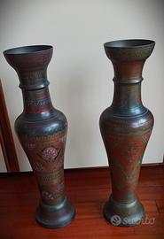 Vasi indiani  in ottone cesellati