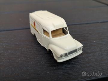 Lesney/Matchbox n° 14   Lomas Ambulance