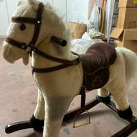 Cavallo a dondolo di legno