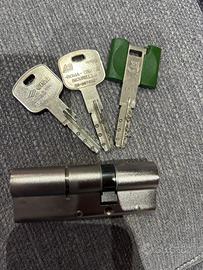 Cilindro porta blindata, marca CISA