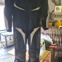 tuta integrale con gobba