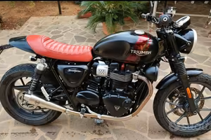 Triumph Street Twin 900 (2016) perfetta +pezzi ori