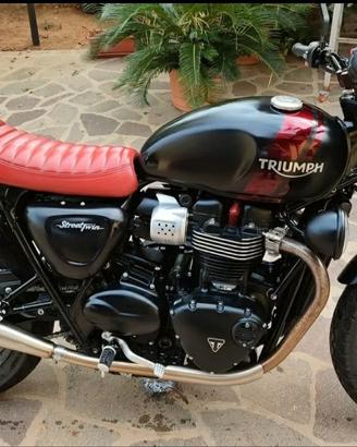Triumph Street Twin 900 (2016) perfetta +pezzi ori