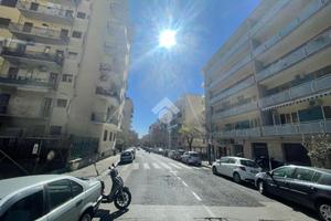 NEGOZIO A NAPOLI