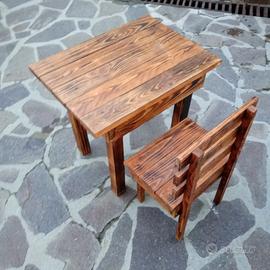 tavolino con seggiolina in legno massiccio