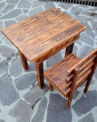 tavolino con seggiolina in legno massiccio