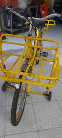 Bicicletta postale gialla vintage