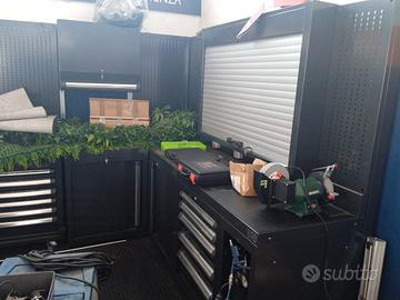 Arredamento officina auto / moto