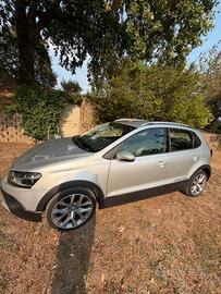 Polo cross