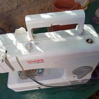 macchina per cucire SINGER.