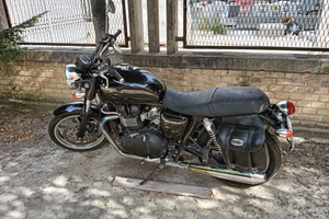 Moto Triumph Bonneville