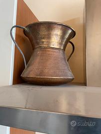 brocca / anfora in rame martellato